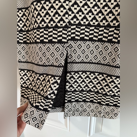 NWT Black and White Patterned Women's Skirt✨ - Picture 5 of 6